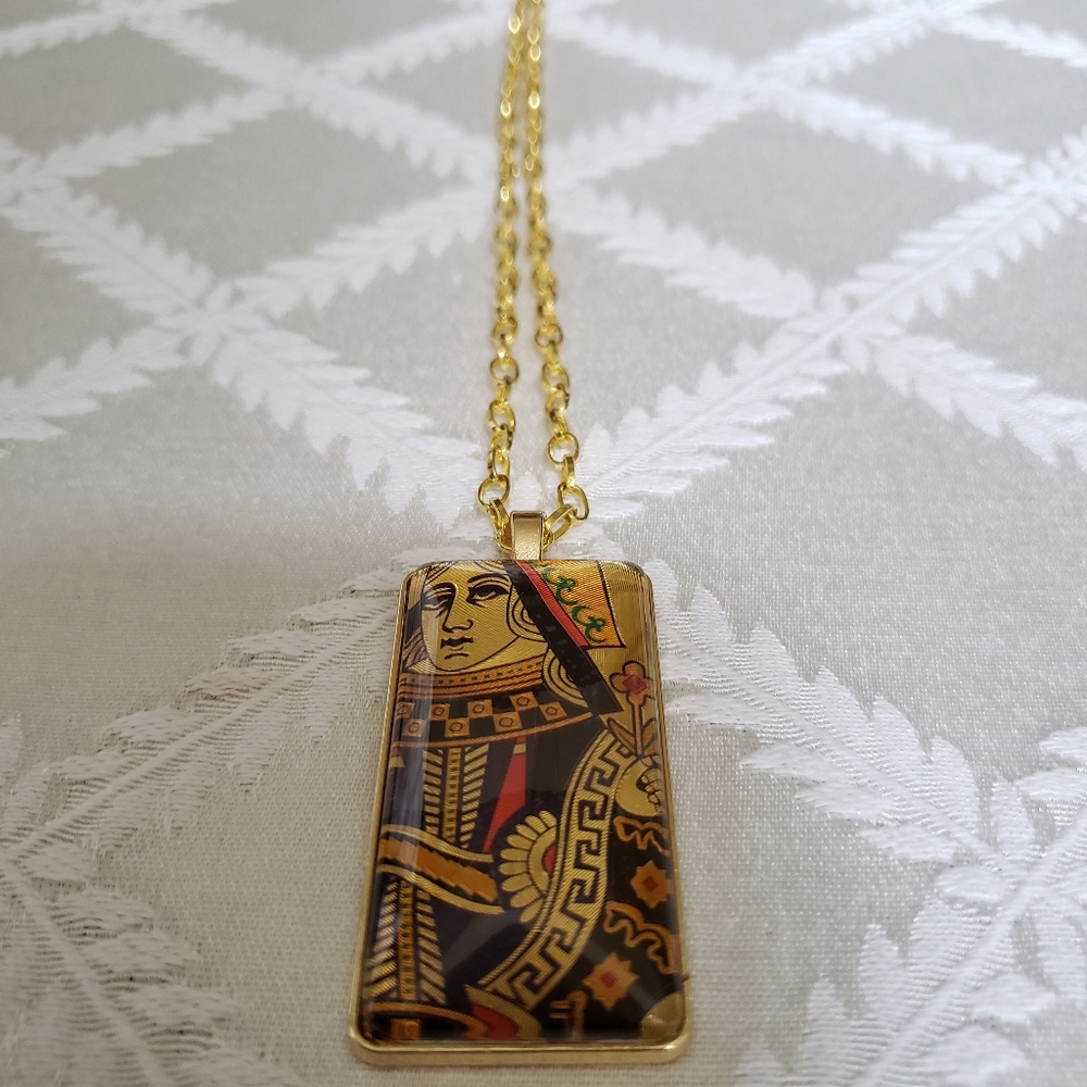Queen of Hearts pendant necklace